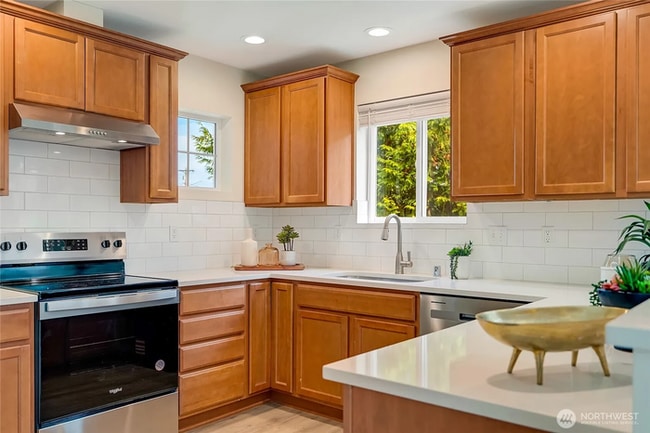 Photo - Beautifully Updated 3-Bedroom Townhome with Garage in Prime Lynnwood Location