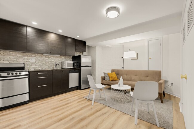 Photo - 1636 44th St NW Apartamentos Unidad English Basement