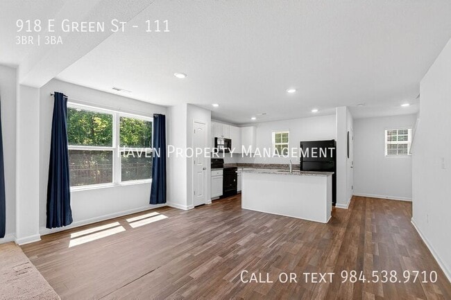 Photo - 918 E Green St
