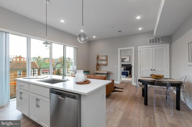 Photo - 52 W Washington Ln Unidad 200