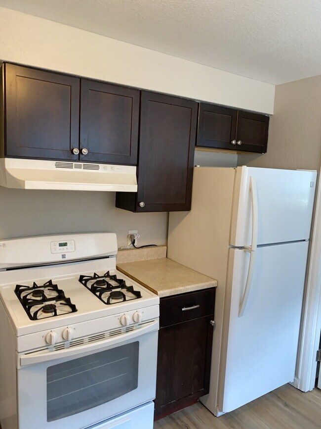 AVAILABLE NOW!

"Charming 2-Bedroom Gem in Denver's Heart with Spacious Layout - 837 Sq Ft of Coz...