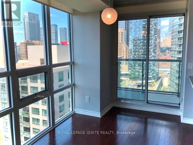 Photo - 19 Grand Trunk Crescent Unité 2202