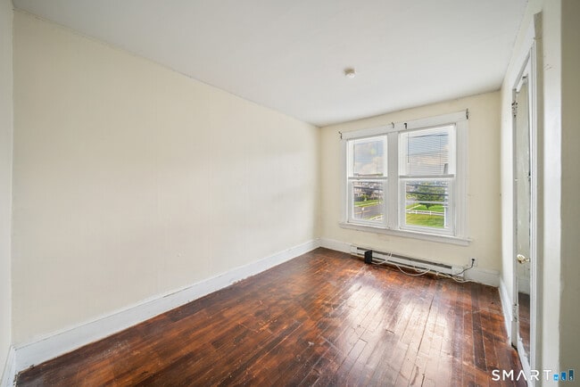 Photo - 143 Divinity St