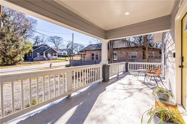 Photo - 988 Mayson Turner Rd NW