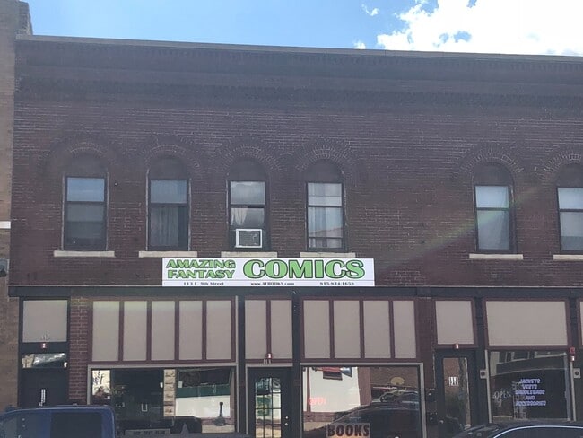 Building Photo - 111 E 9th St Unit 111 -  2B