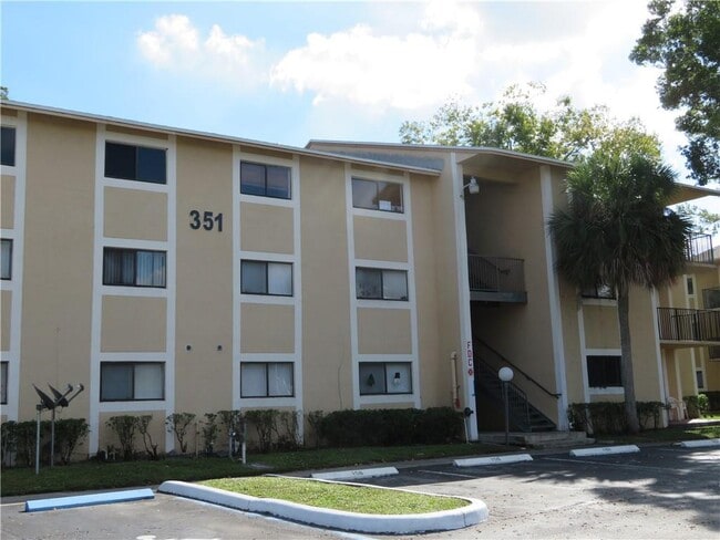 Building Photo - 351 Palm Way Unit 307