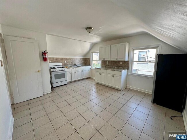 Building Photo - 66 Brighton Ave Unit 2-2 Rental