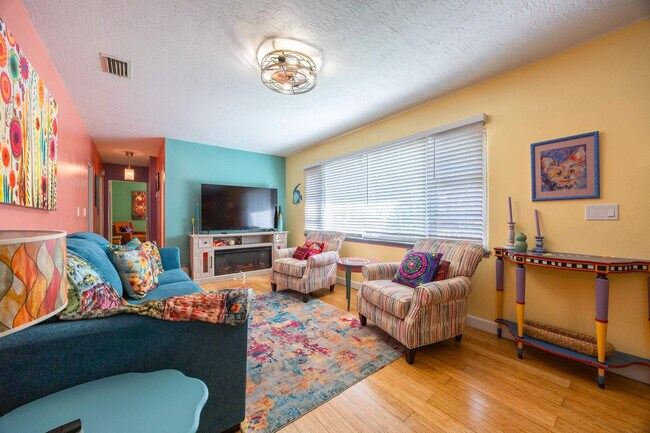 Photo - 214 Lucerne Dr Unit ID1381666P