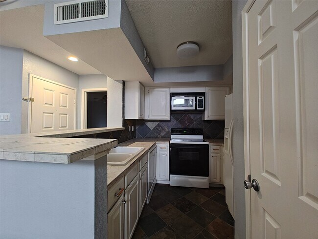 Photo - 10855 Meadowglen Ln Unit 928