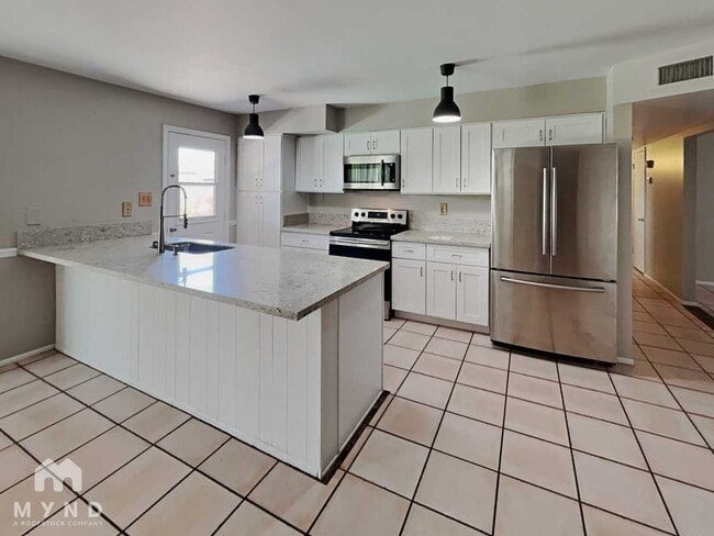 Photo - 537 E Laguna Dr