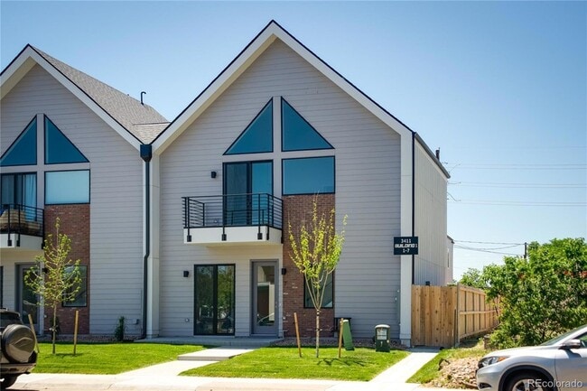 Photo - 3411 Albion St