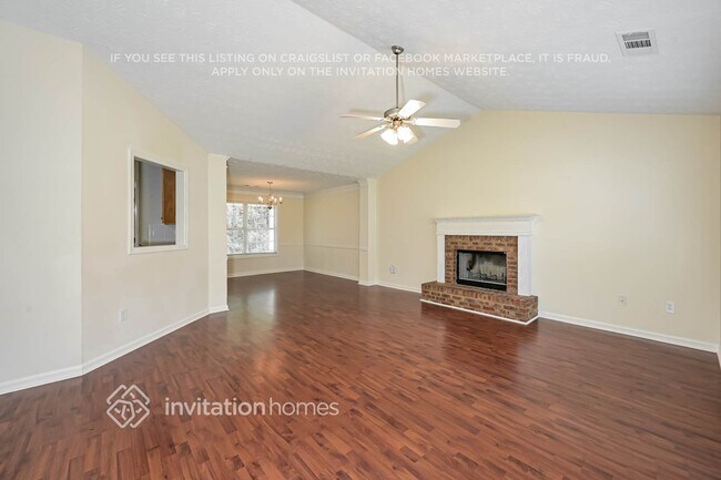 Photo - 555 Wellington Ln