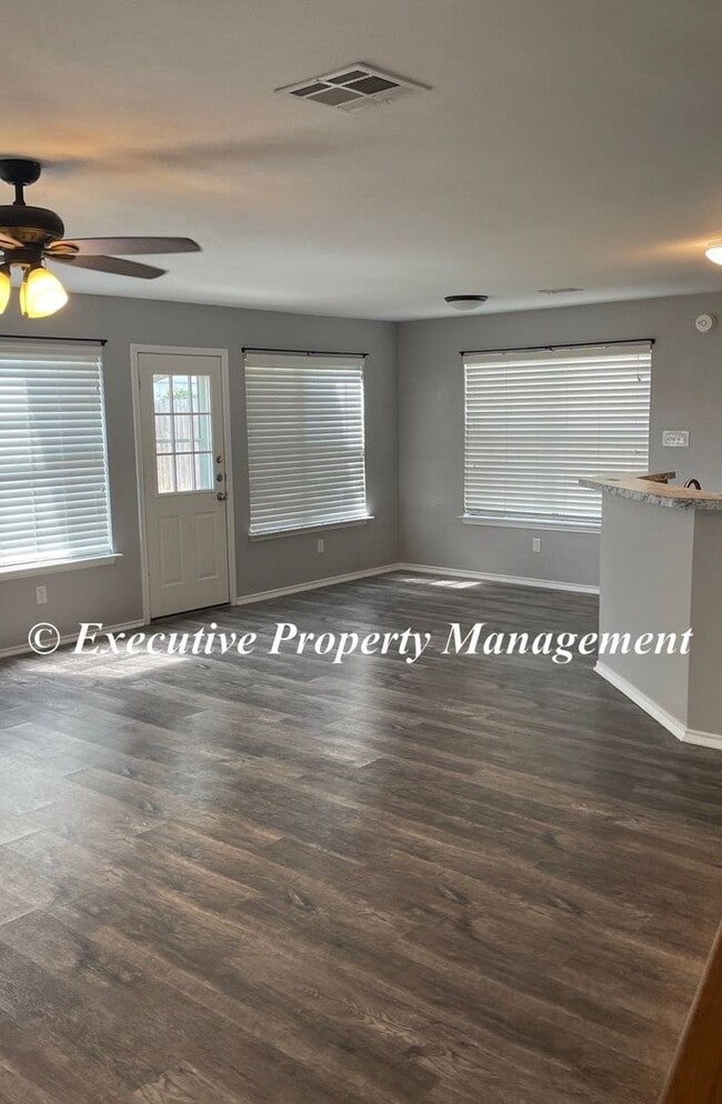 Photo - 403 Bowen Cir