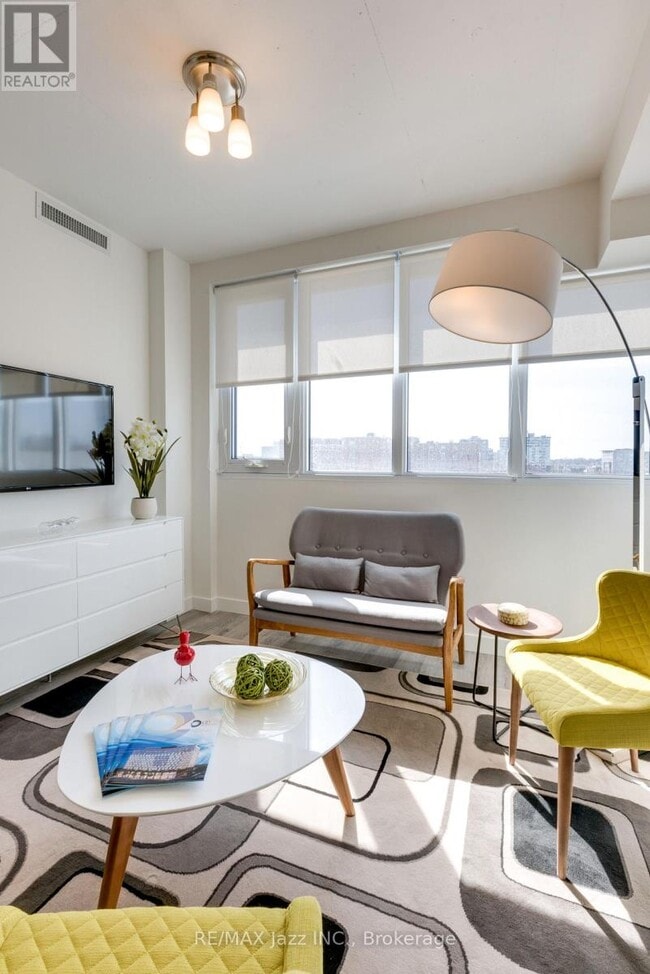Photo - 100 Bond St E Unit 719
