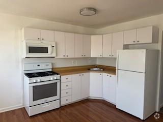 Building Photo - 72-52 Almeda Ave Rental