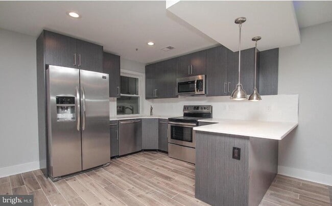 Building Photo - 2562 Frankford Ave Unit 3F Rental