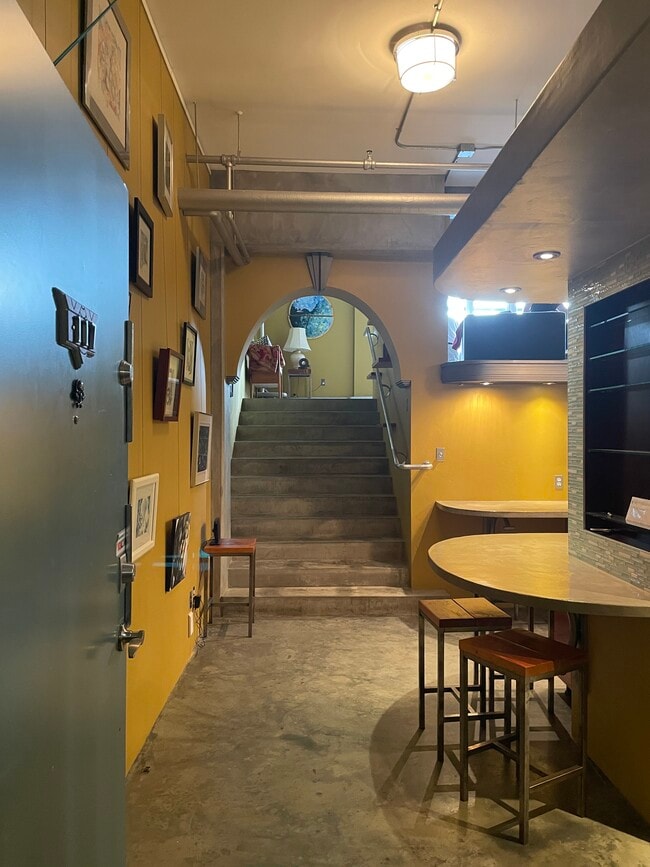 Unit landing - 2556 Hastings St E