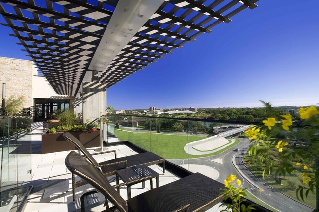 Vista desde la piscina en la azotea - Gables Park Plaza Apartamentos