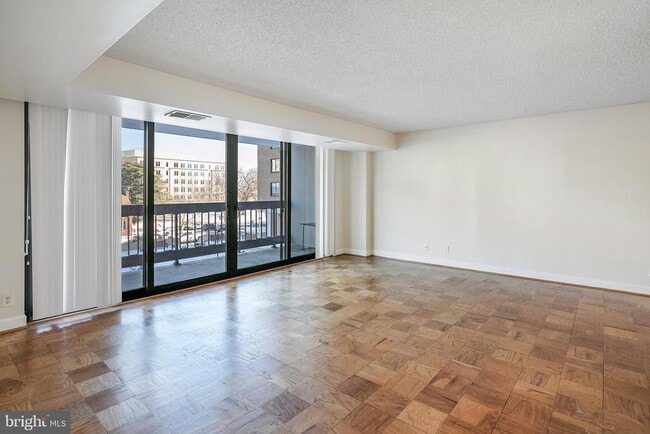 Photo - 3800 Fairfax Dr Unit 104