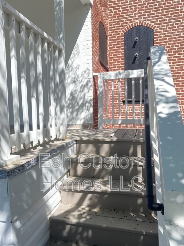 Photo - 27 W Ferdinand St