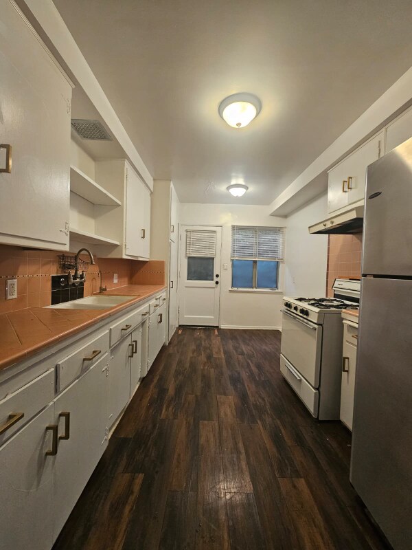 Photo - 1850 N La Brea Ave