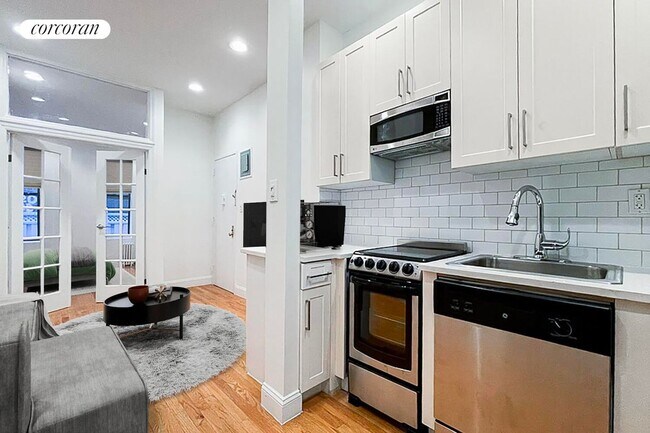 Building Photo - 421 E 81st St Rental