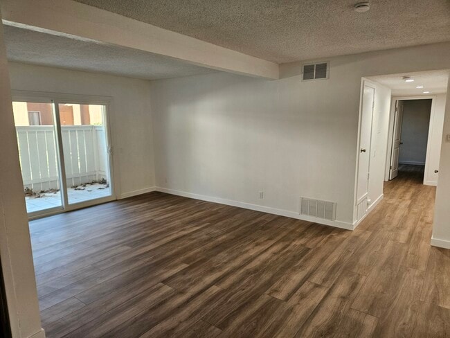 Building Photo - 1300 Saratoga Ave Unit 114