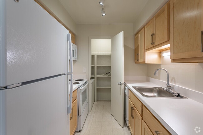 1 BR, 1 BA - Silver Birch - 790 SF