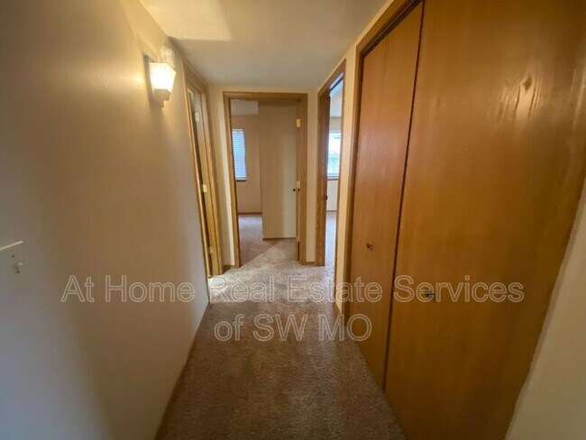 Photo - 2850 S Rogers Ave Unit Apt #3