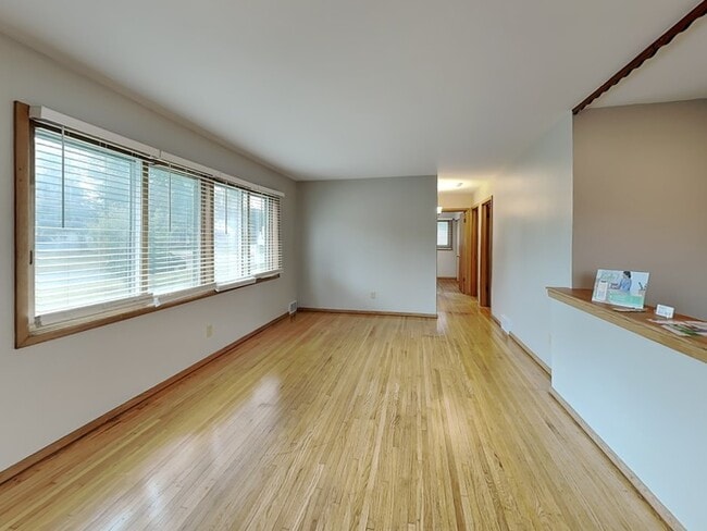 Photo - 5600 Vera Cruz Ave N