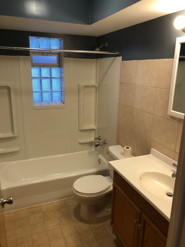 2881 Chamberlain Rd Unit Upper