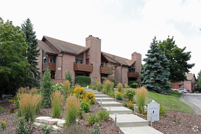 Photo - Presidio Square Apartments