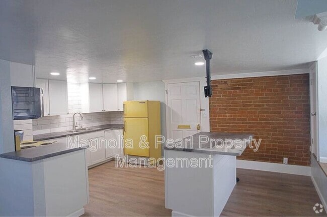 Building Photo - 1411 N 13th St Rental