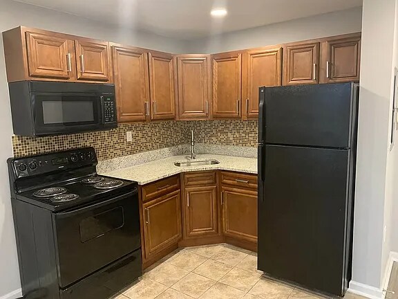 Building Photo - 6001 N 17th St