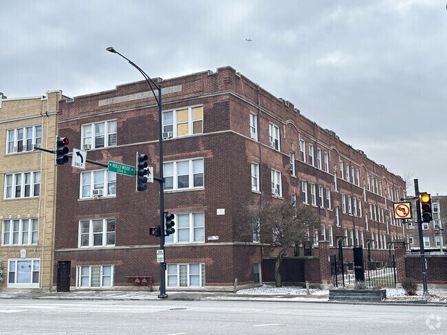 Building Photo - 5672 N Ridge Ave Unit 1S Rental