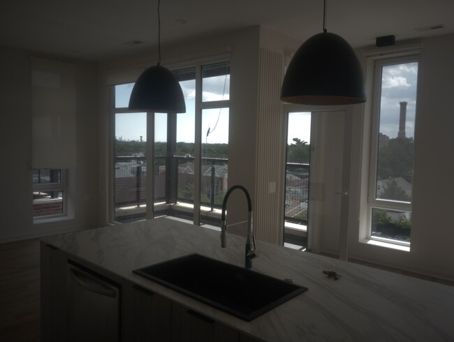 3207 N Narragansett Ave Unit 406