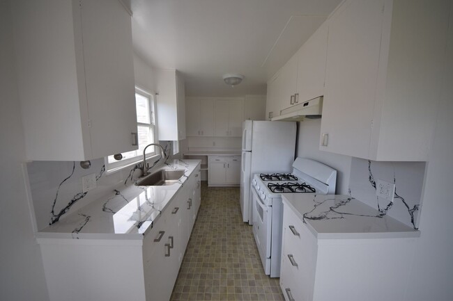 Building Photo - 1422 Stanford St Unit 1422 Upper