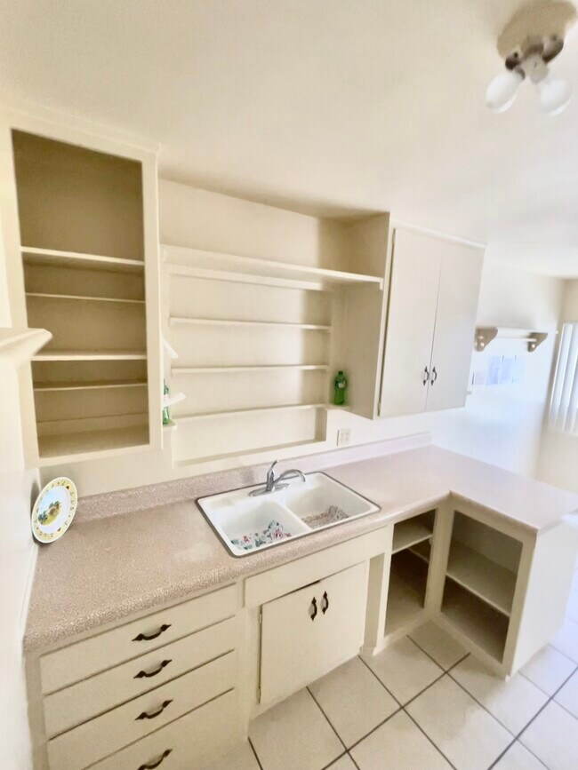 1843 E Palmyra Ave Unit 1843