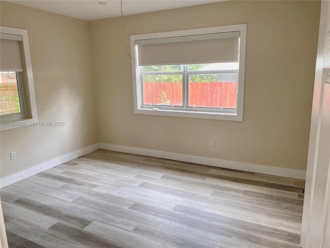 Photo - 1147 NE 113th St Unit 1147