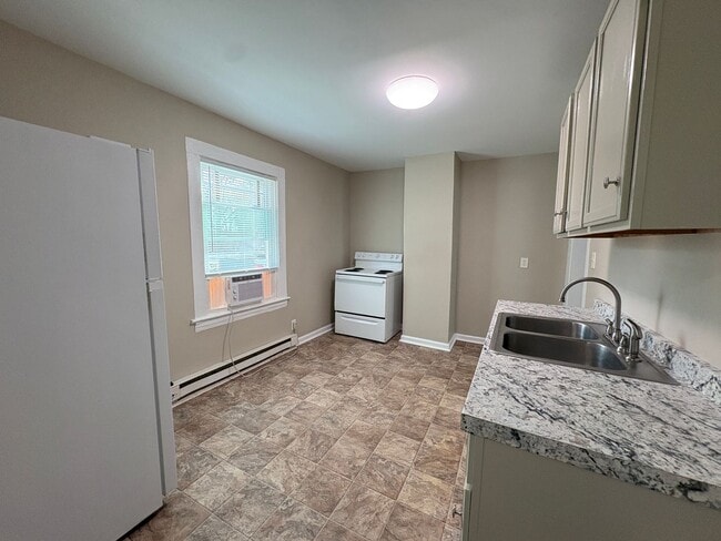 Photo - 2 Bedroom, 1 Bathroom House in High Point!