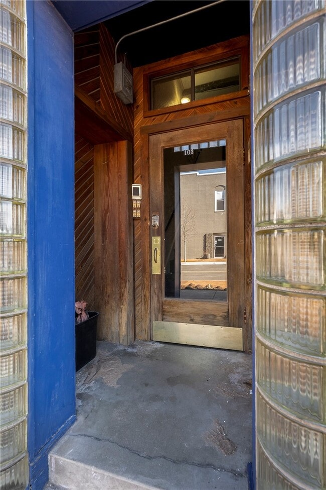 Building Photo - 103 Holcomb St Unit 2