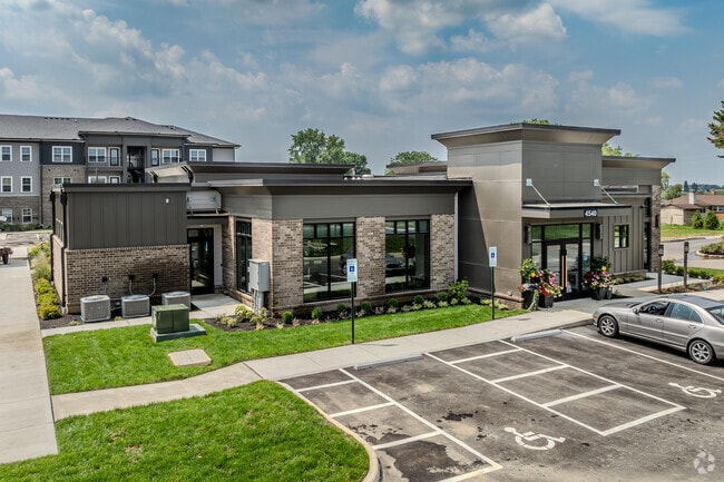 Clubhouse - The Retreat at Canal Apartments