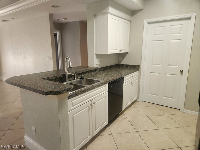 Photo - 4680 St Croix Ln Unidad 512