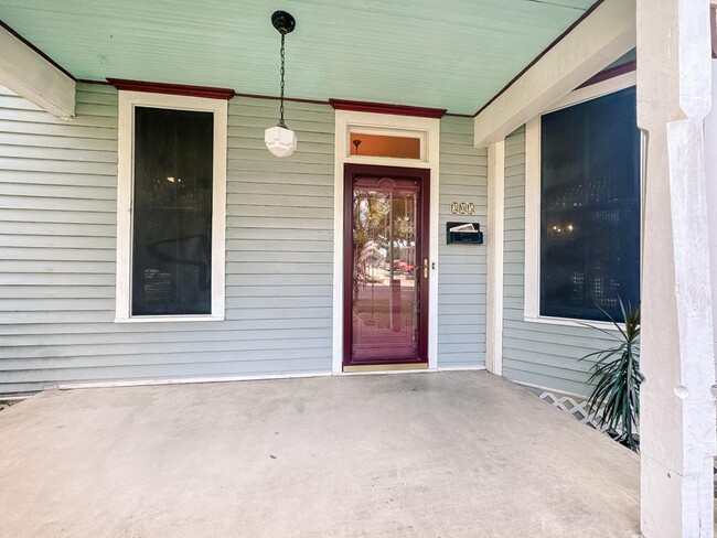 Photo - 305 W Brazos St