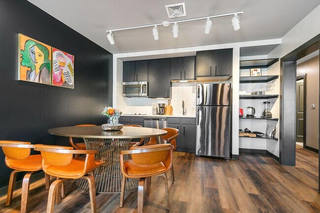 Photo - 611 Commerce St Unidad ID1267100P