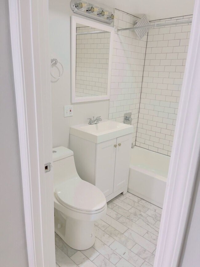 Photo - 3746 W Leland Ave Unit 2G