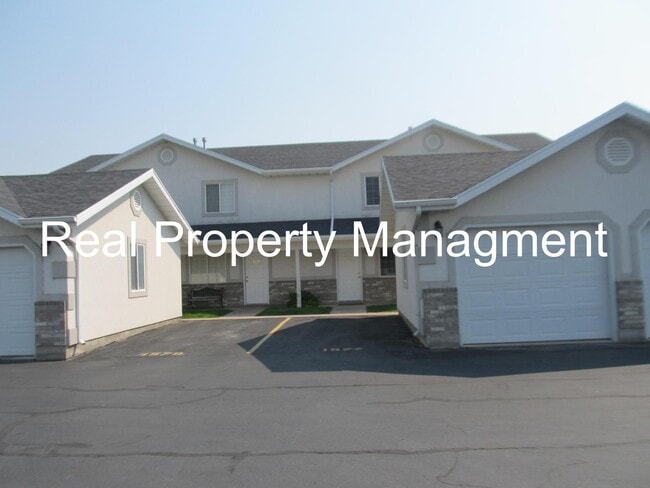 Building Photo - A Great 2 Bed, 1.5 Bath Town Home in Logan...