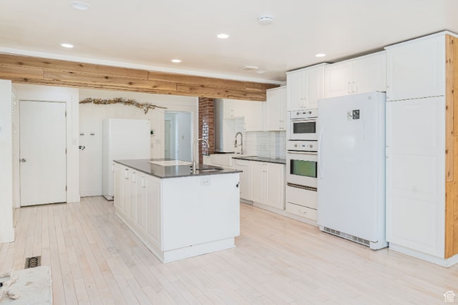 Building Photo - 1074 E 460 S St Unit Top Rental