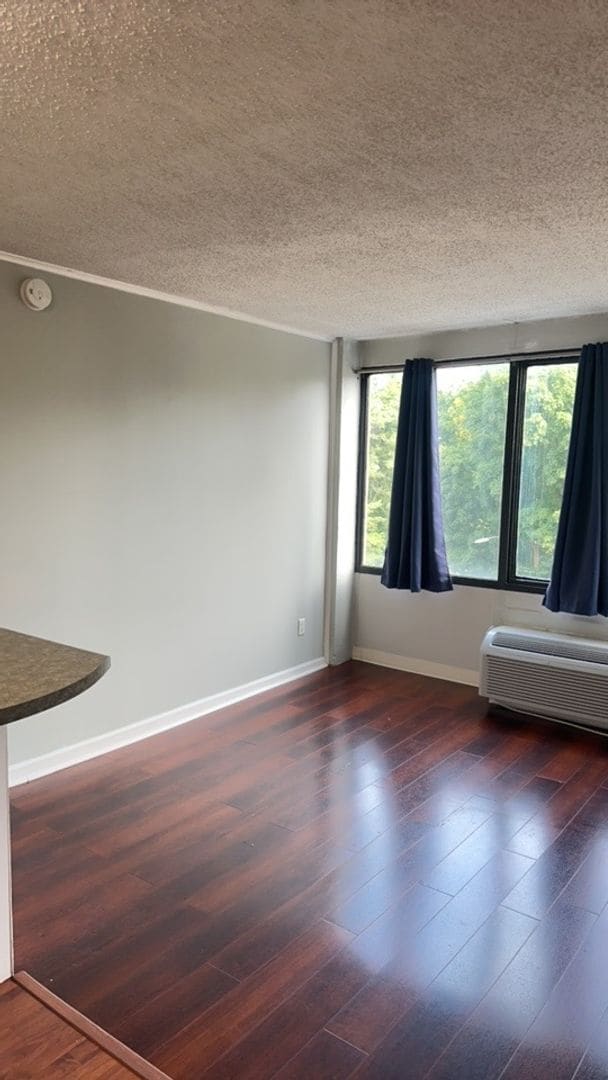 Photo - University Towers #414 - Walking distance to UT campus! Unit 414