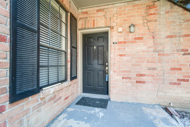 Building Photo - 2255 Braeswood Park Dr Unit 127 Rental